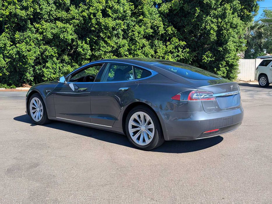 Tesla Model S      2018