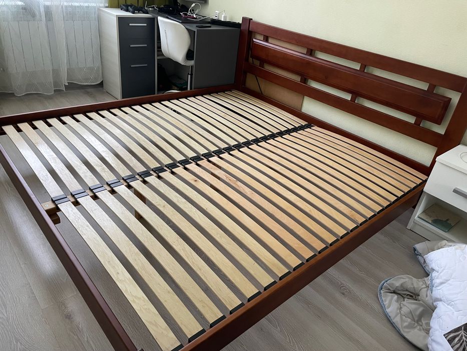 Двоспальне ліжко