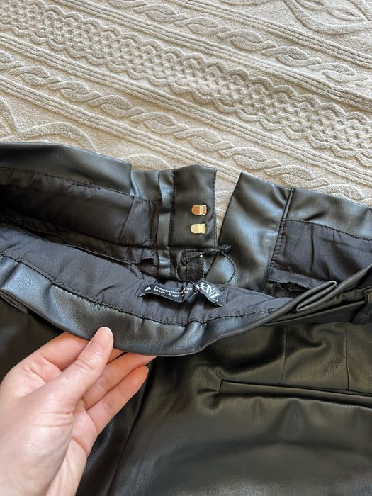 Шкіряні шорти Zara