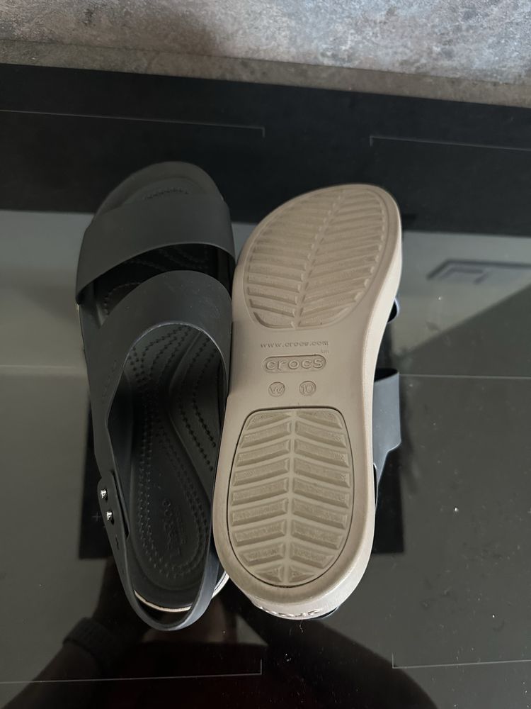 Sandaly Crocs W10 wkladka 26,5 cm koturn czarne