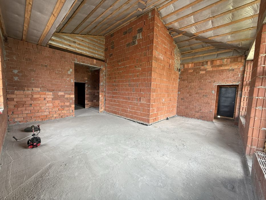 Будинок біля Десни,Зазимʼя,Лівий берег,асфальт,закрита територія