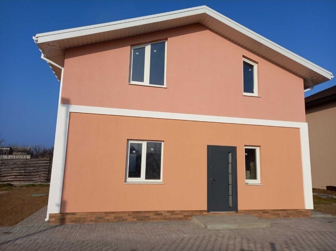 Продам новий, збудований будинок в Тарасовке.