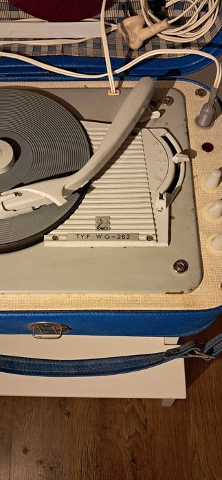Vintage gramofon Fonica Bambino 2 WG-262 – przenośny, lampowy