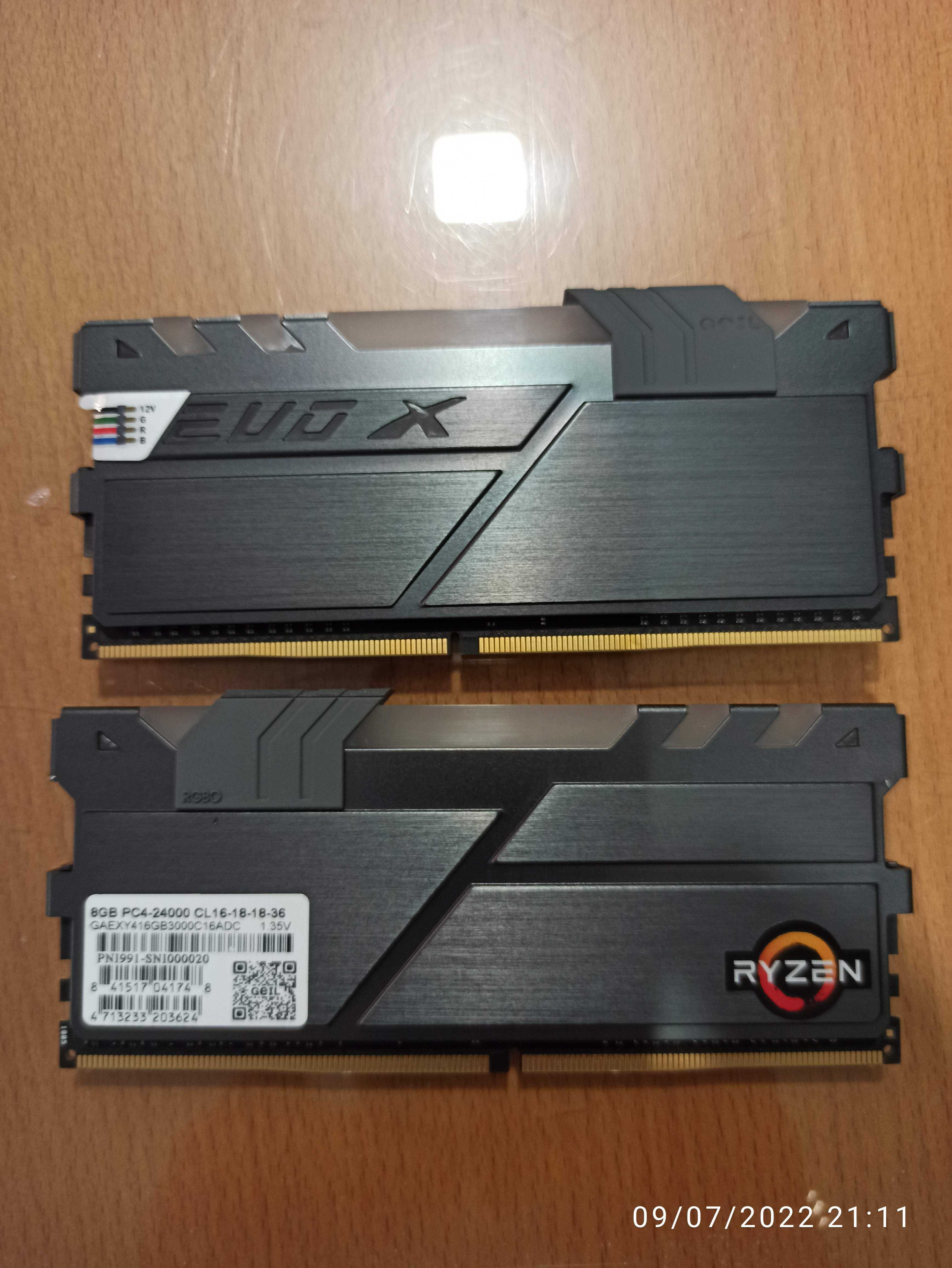 Geil - RAM DDR4 16GB PC3000 EVO X