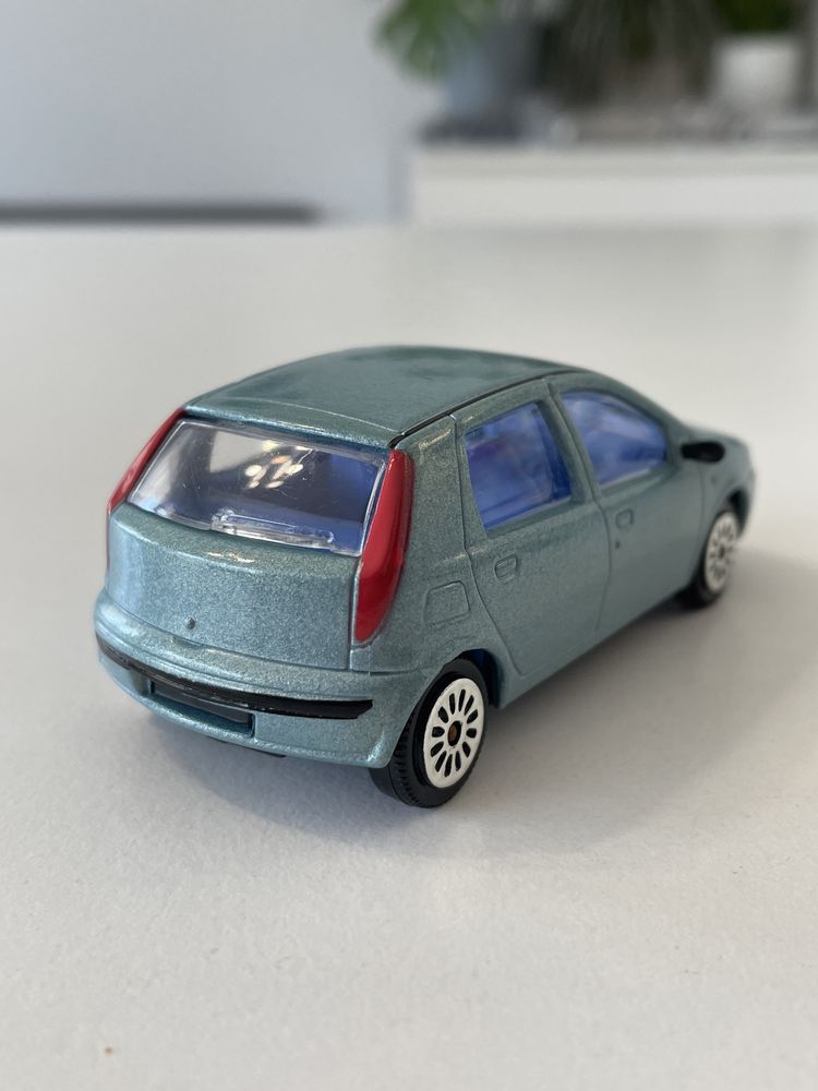 Model Fiat Punto II Mk2 (1999) 1/43 Majorette jak Maisto Bburago Norev