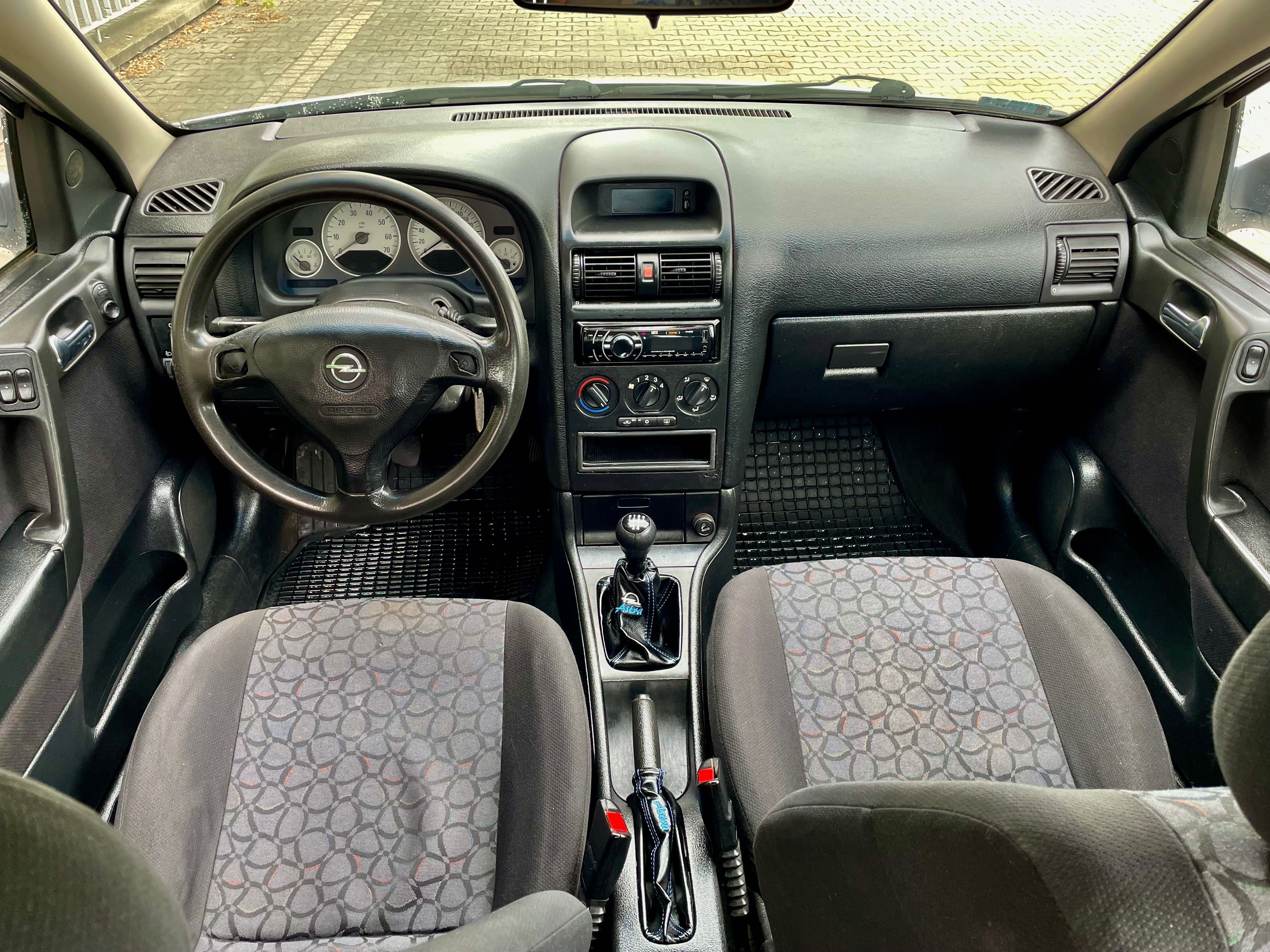 Śliczny.Zadbany.Opel.Astra.II.1999r.1.6.8V.Gaz.Sedan.Klima.Hak