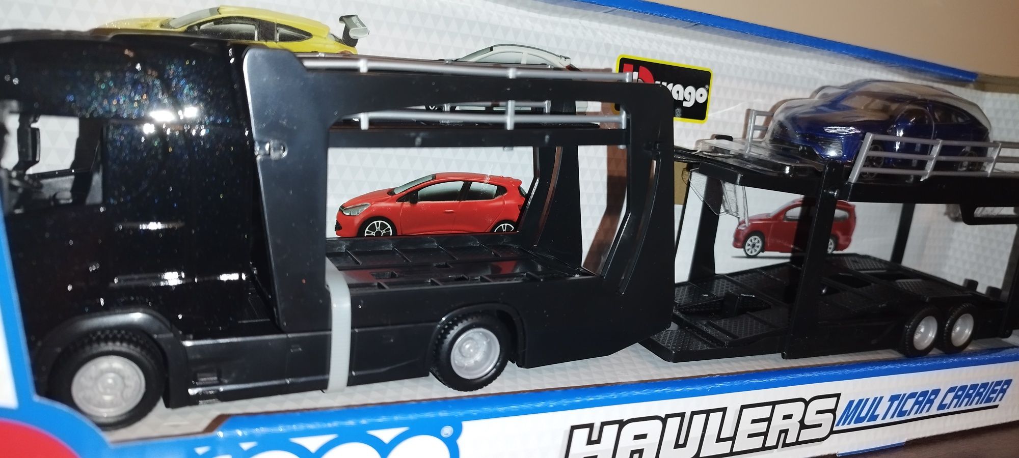 Bburago Street Fire Laweta Scania 770 S Black, skala 1:43 Burago.
