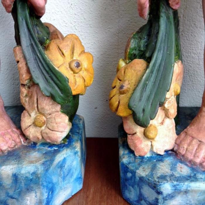Par de imagens cruvins madeira castanho com pintura a óleo