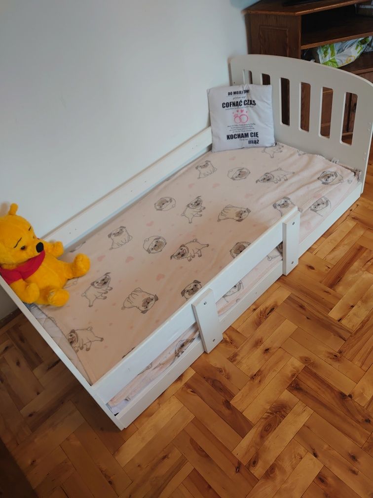 Łóżko dla dziecka plus materac