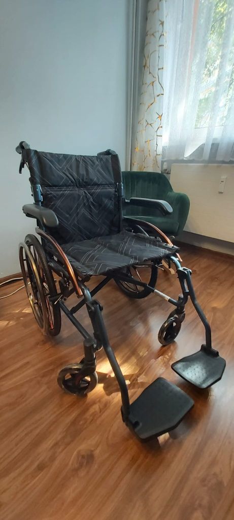 Ultralekki wózek inwalidzki aluminiowy
 
Wózki inwalidzkie
 
Wózki inw