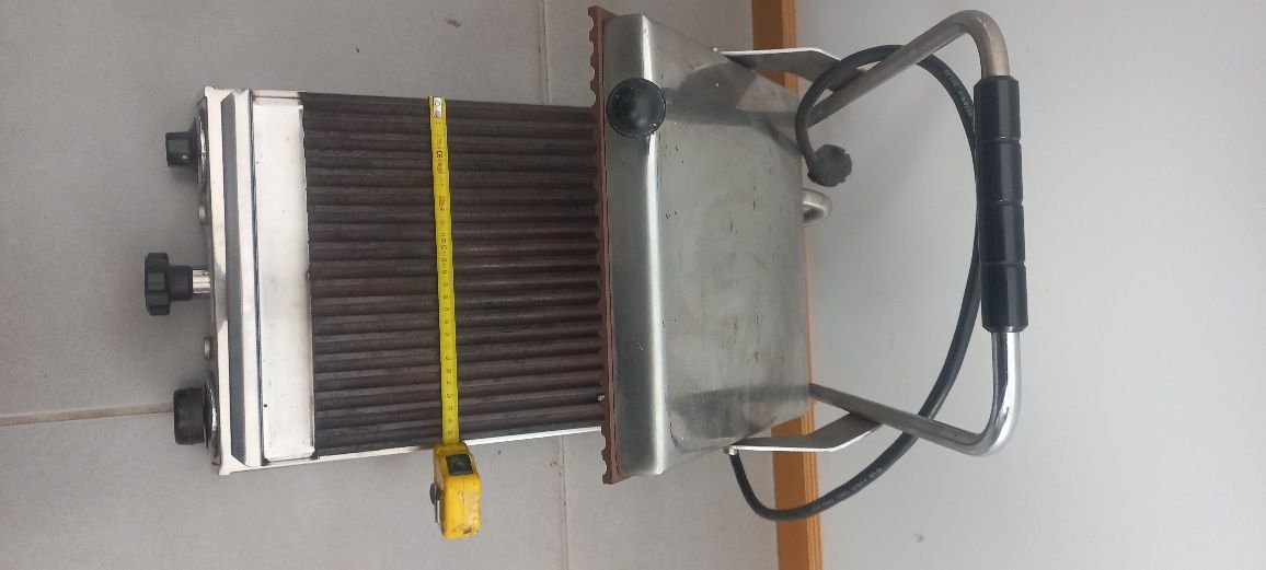 Grelhador usado com garantia.