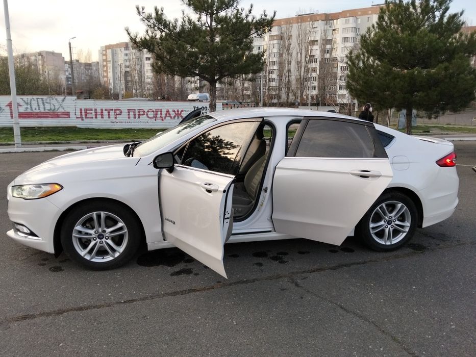 Ford Fusion 2018 Гібрид