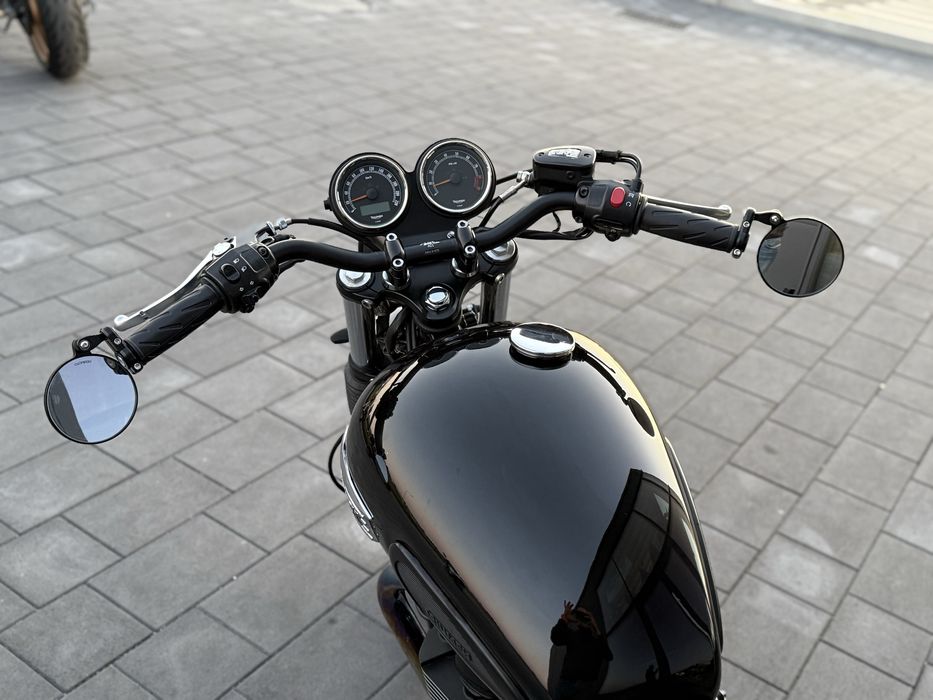 Triumph Bonneville T100 z 2015r Niemcy piekny ksiazki serw