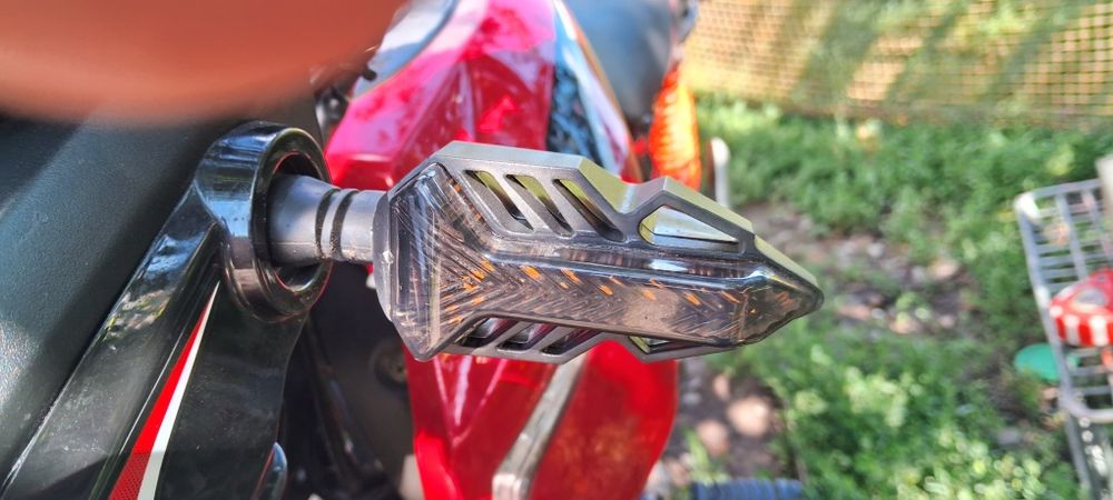 Продам повороти лед(12v) на мотоцикл тощо..