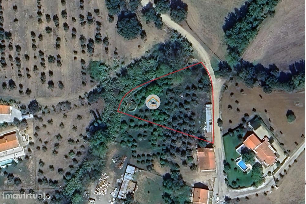 Terreno com 2830m2 com Possibilidade de Construção de 221,50m2 em Sant