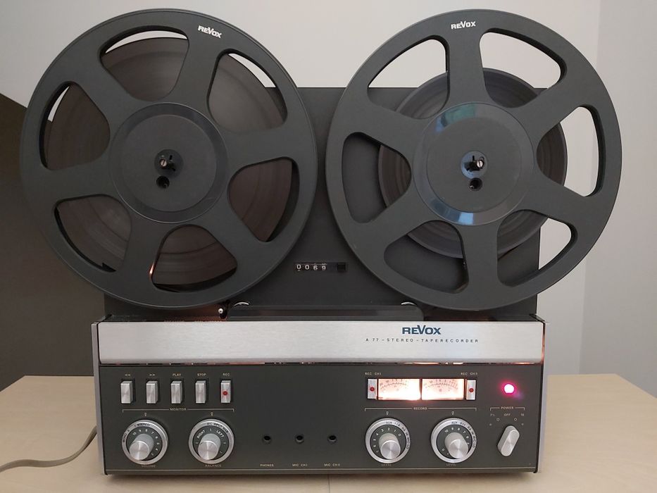 Revox A77 mała studyjna 38 cm/s osłona przeciwpyłowa i dwie szpule