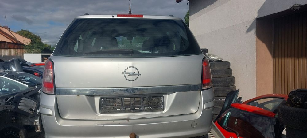 Klapa tylna opel Astra H kombi
