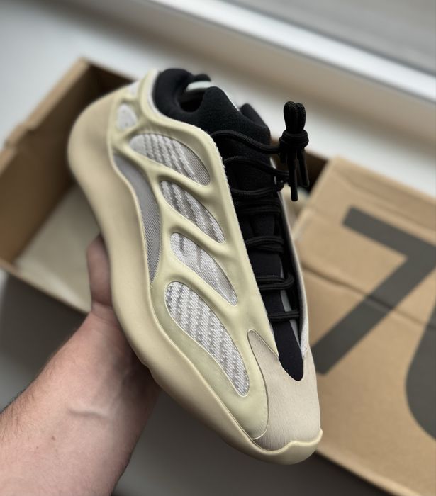 Yeezy 700 42 Azael adidas yezzy new gym fitness original on balance of