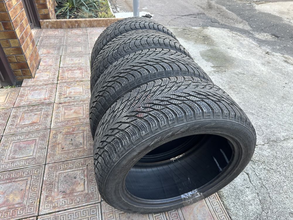 Продам резину  Nokian Hakkapeliitta R3 245/45 R18 100T