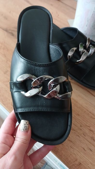 Шлепанцы кожаные с цепью