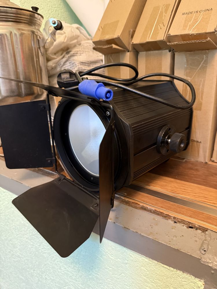 Сценічний прожектор City light DMX 200w