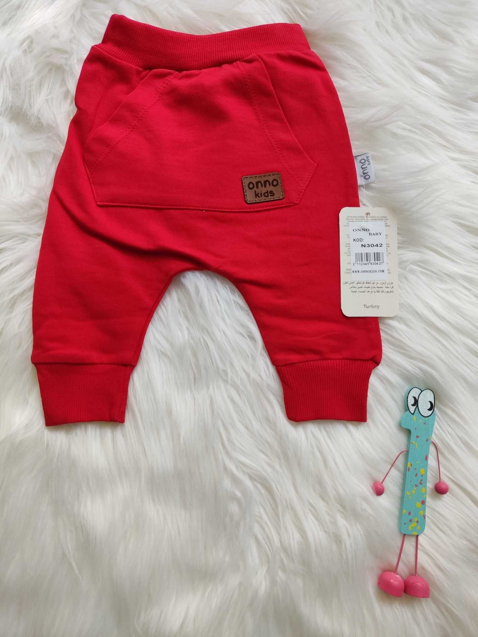 Czerwone spodnie niemowlęce z kieszeniami 74/80