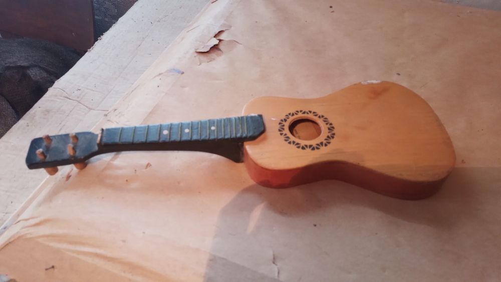 Радянська гiтара чотироструна