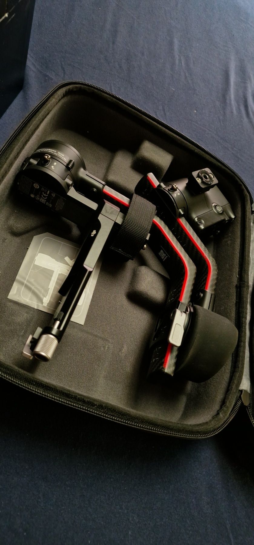 profesjonalny aparat Panasonic Lumix GH6 z obiektywem i stabilizatorem