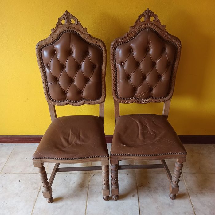 Cadeiras usadas em pele