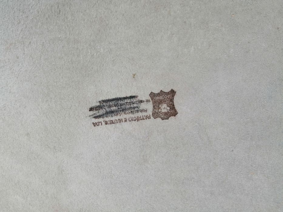 Carpete preta é branca