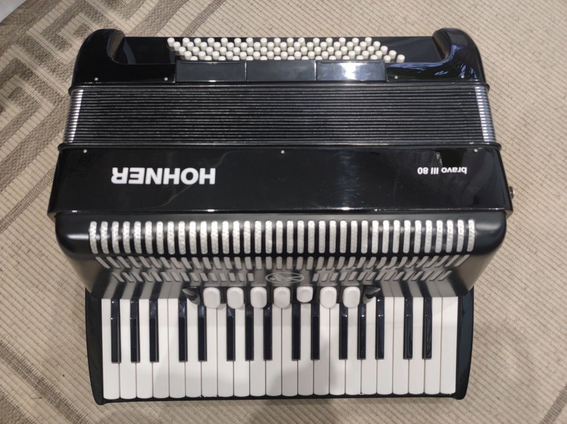 Akordeon Hohner Bravo III 80