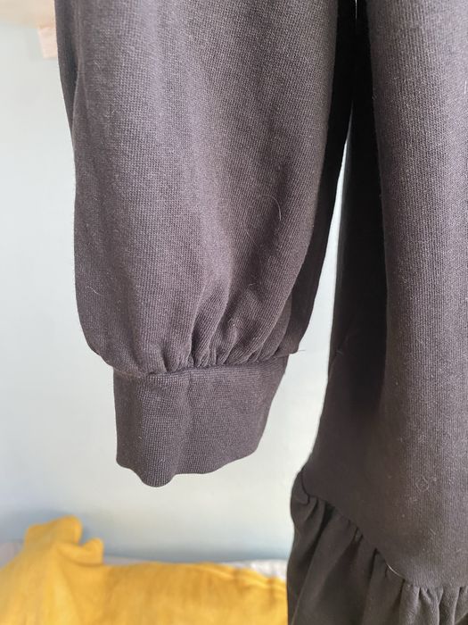 Sukienka czarna M dresowa z falbaną