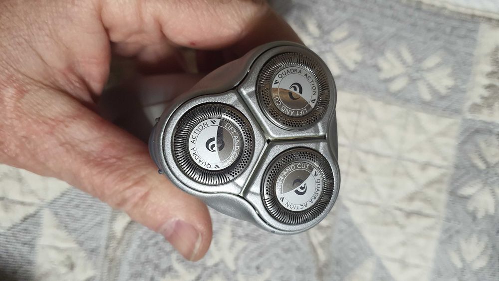 Чудесную аккумуляторн электро бритву Norelco (Philips) в отличн. сост.