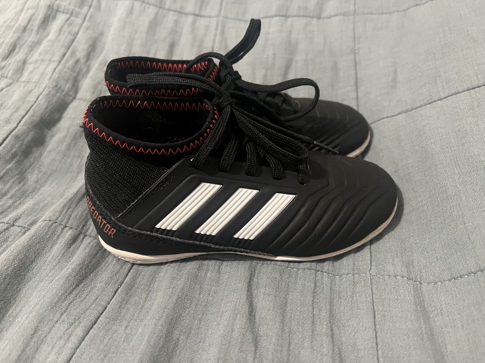 Buty piłkarskie halówki adidas Predator 28,5 (17cm)