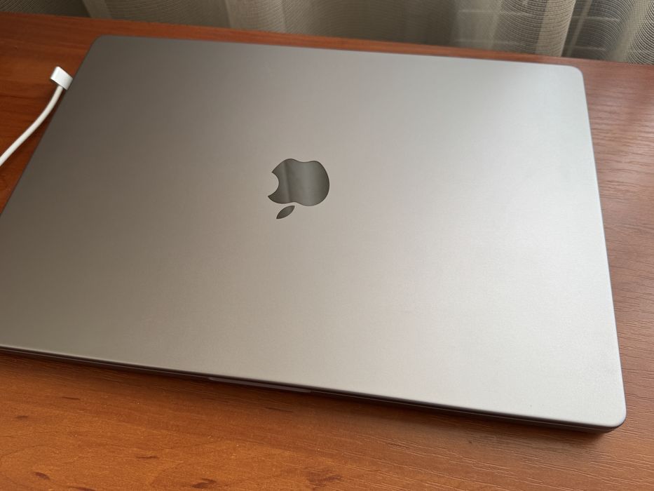 16" Apple Macbook Pro M1 pro 16/512