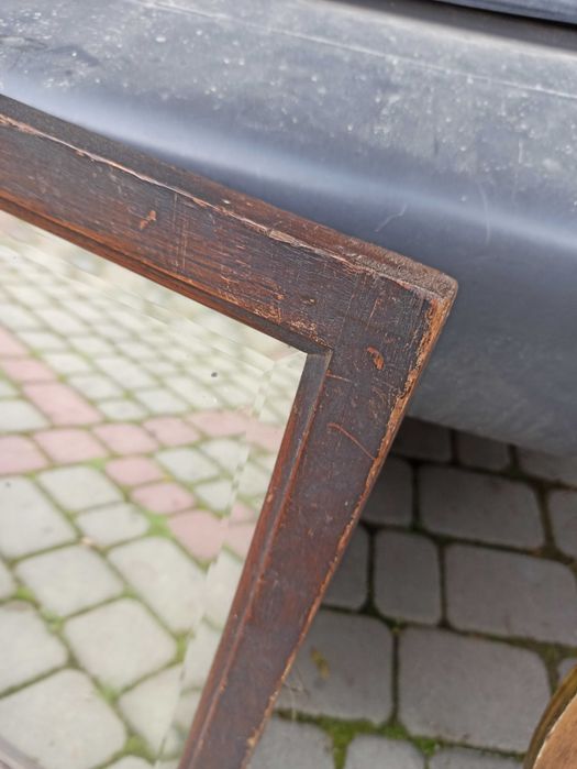 Stare przedwojenne lustro w drewnianej ramie