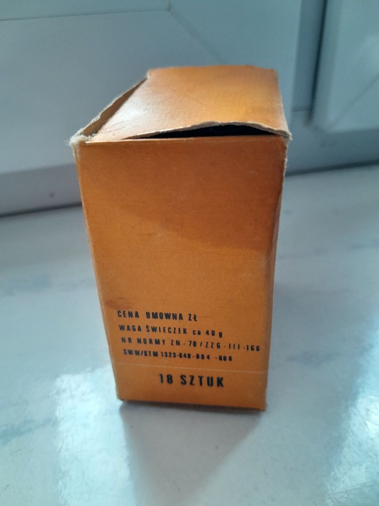 Zestaw świeczek urodzinowych z podstawkami vintage z prl