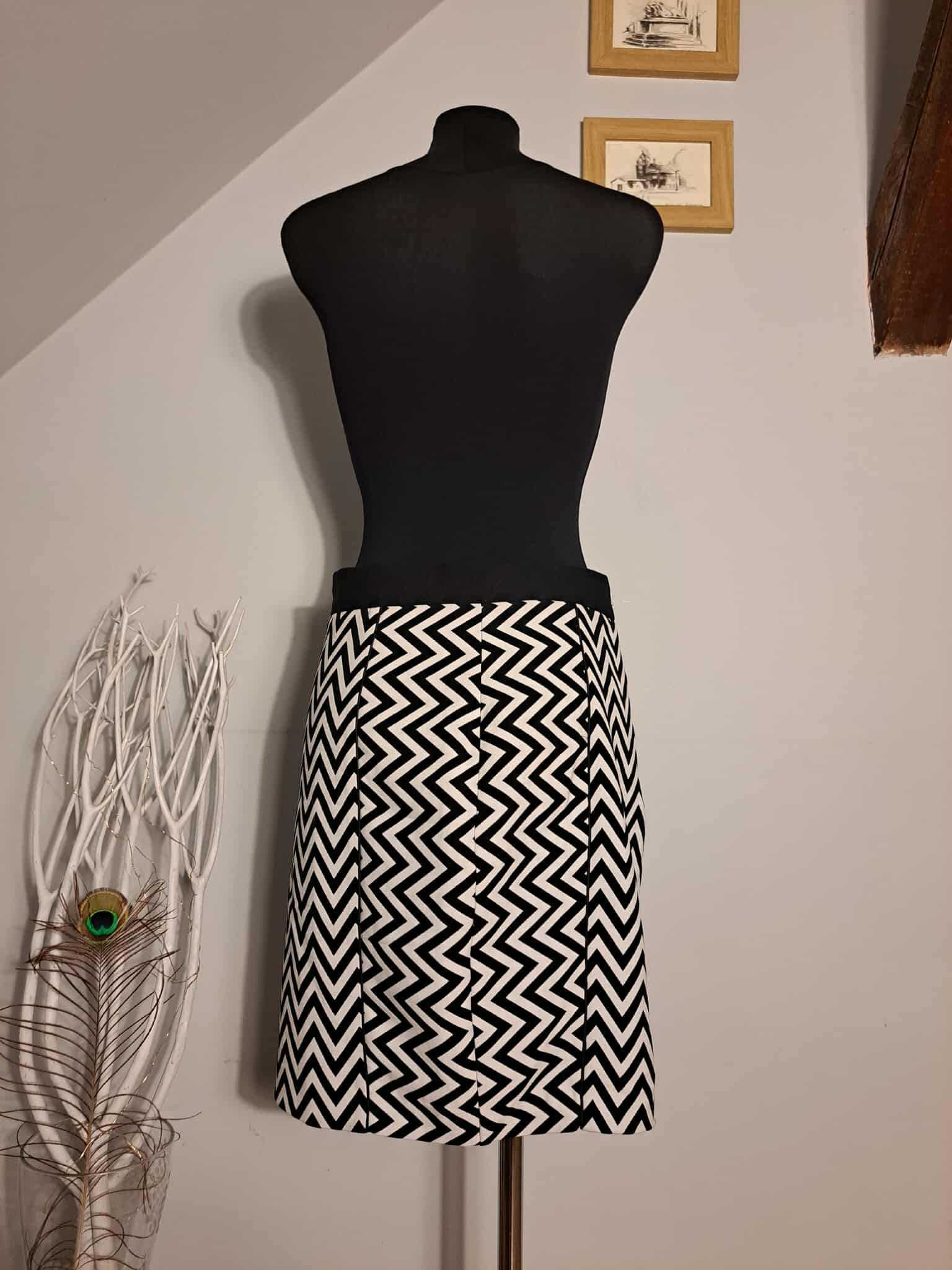 Sukienka H&M, Rozmiar 40, Czarno-biała, Wzór Zygzak, Elegancka,