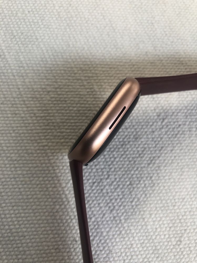 Fitbit Versa 4 smartwach