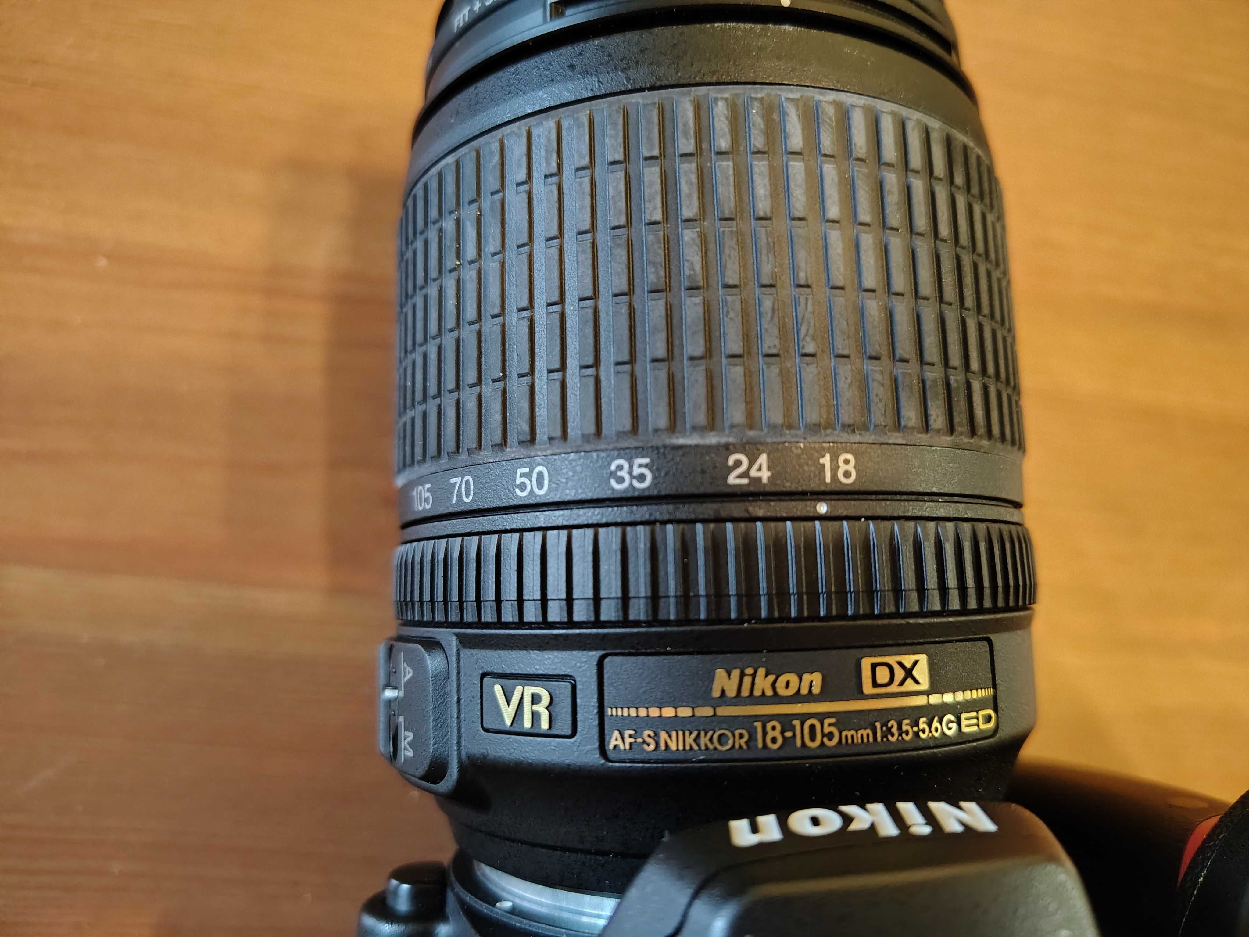 Nikon D-40 z obiektywem Nikkor 18-55 ED