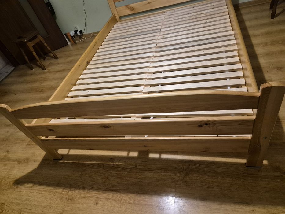 Łóżko drewniane 140x200 stan idealny bardzo solidne