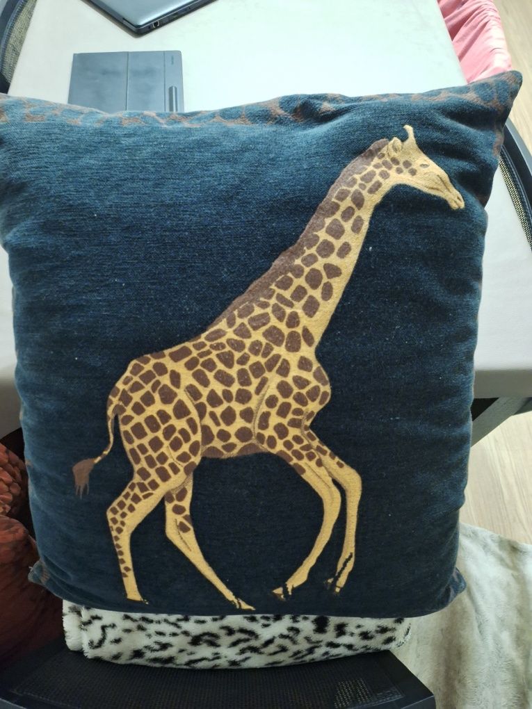 Almofadões decorativos estampados nos dois lados