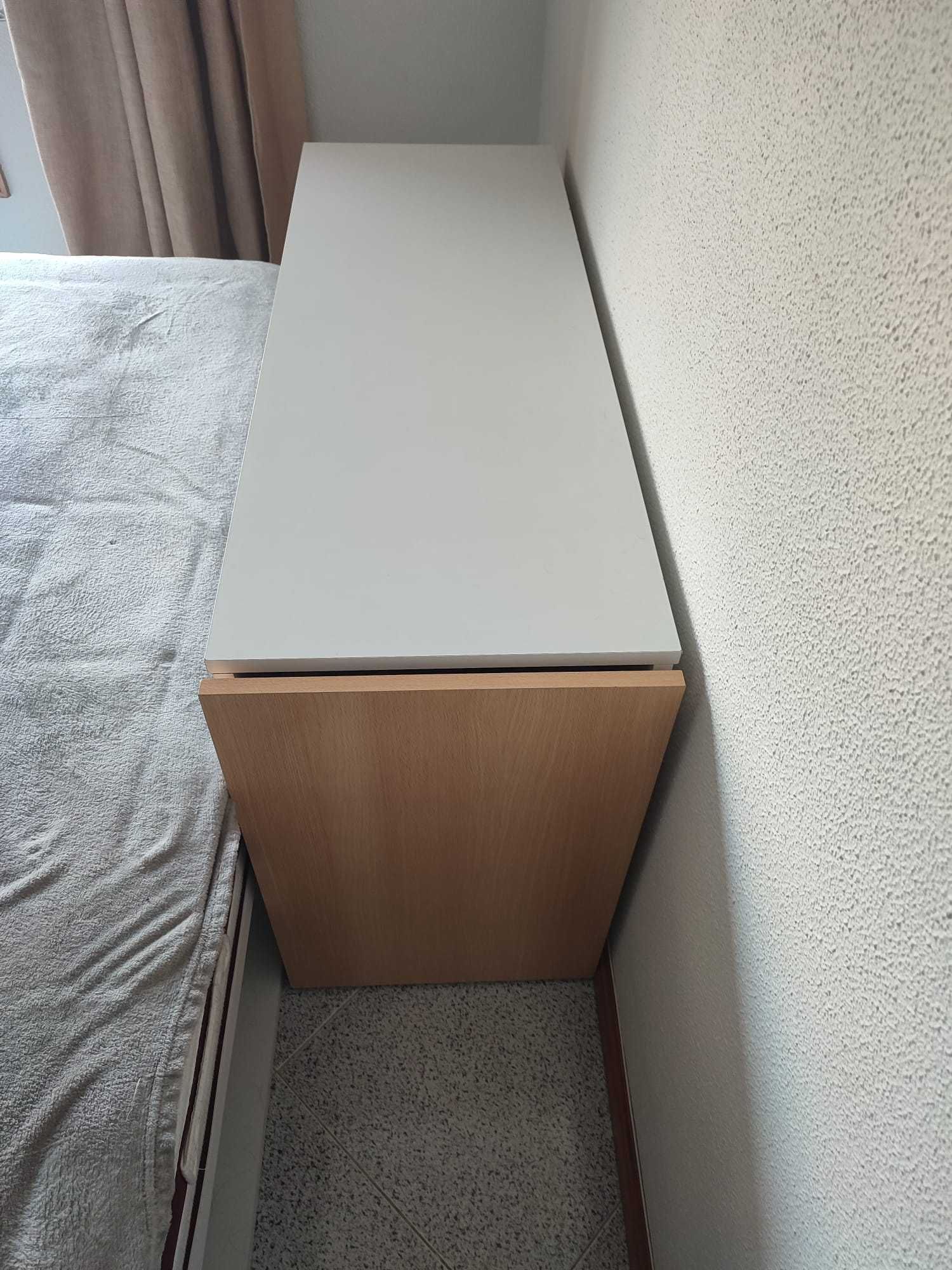 Vendo quarto completo (cama, colchão,secretária,cabeceira removível)