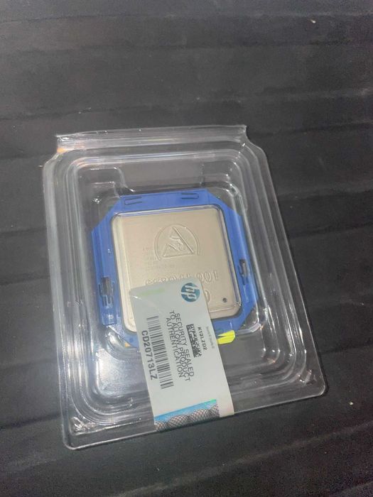 Intel Xeon E5-2609 (SR0LA) — 2.40 GHz, 4C/4T, LGA2011 (Socket R)