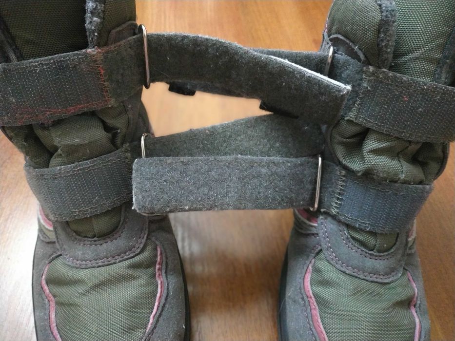 Продам зимові дівчачі чобітки Geox