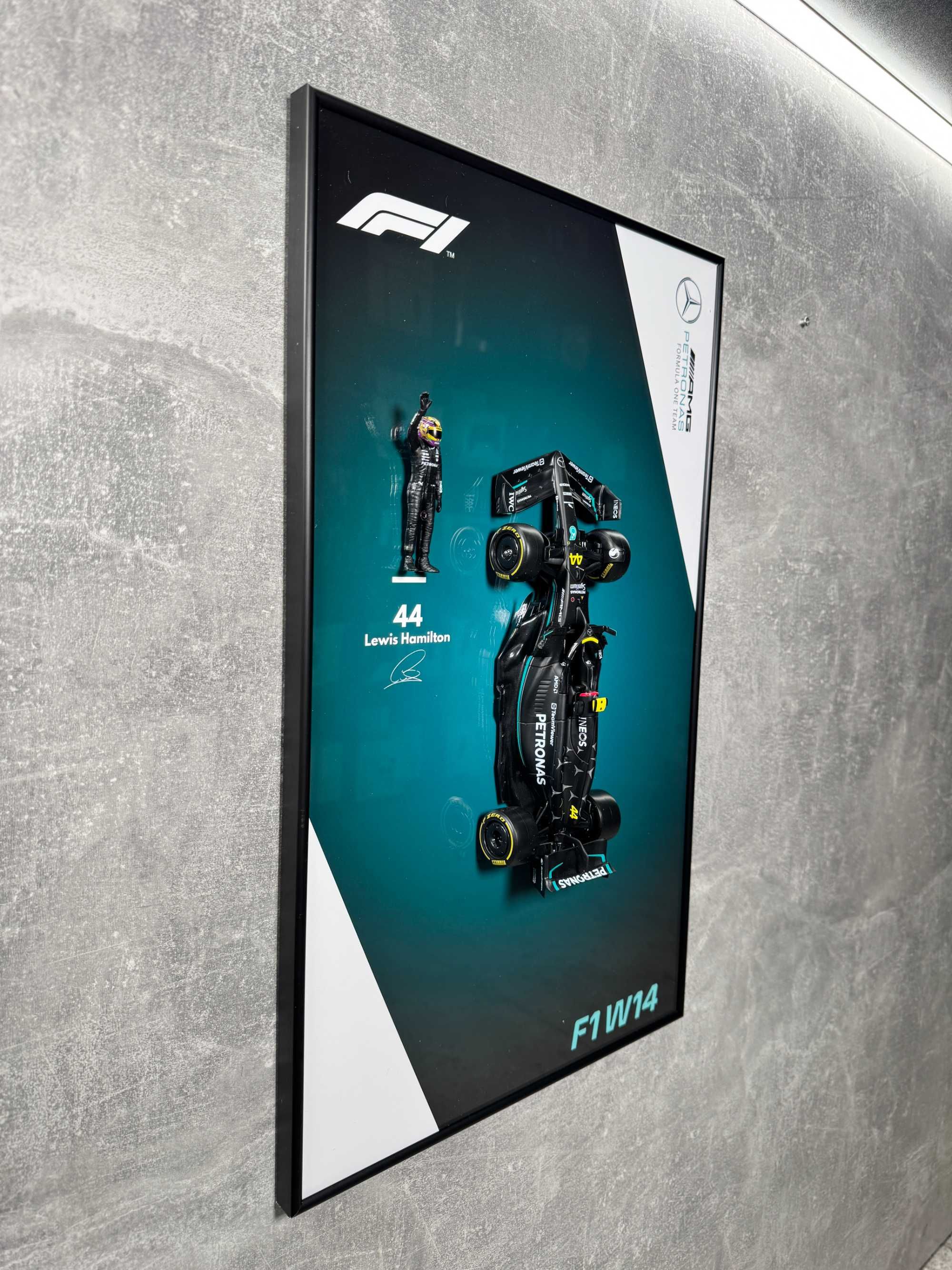Bburago На Рамці F1 Mercedes 44 Lewis Hamilton 1/24 Маштаб AMG Модель