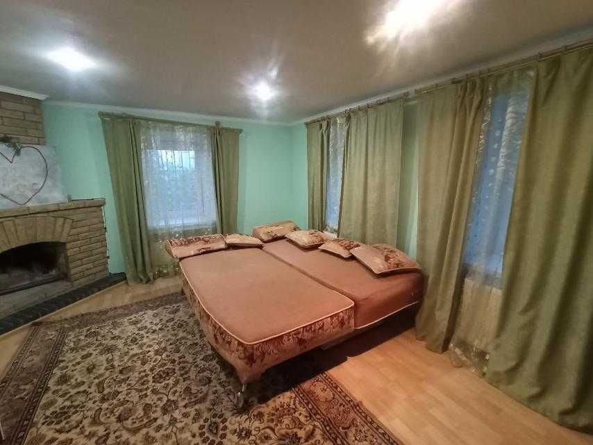 Відпочинок з виглядом на Бакоту та р. Дністер