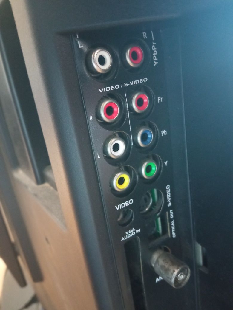 TV com ecrã 70 × 40