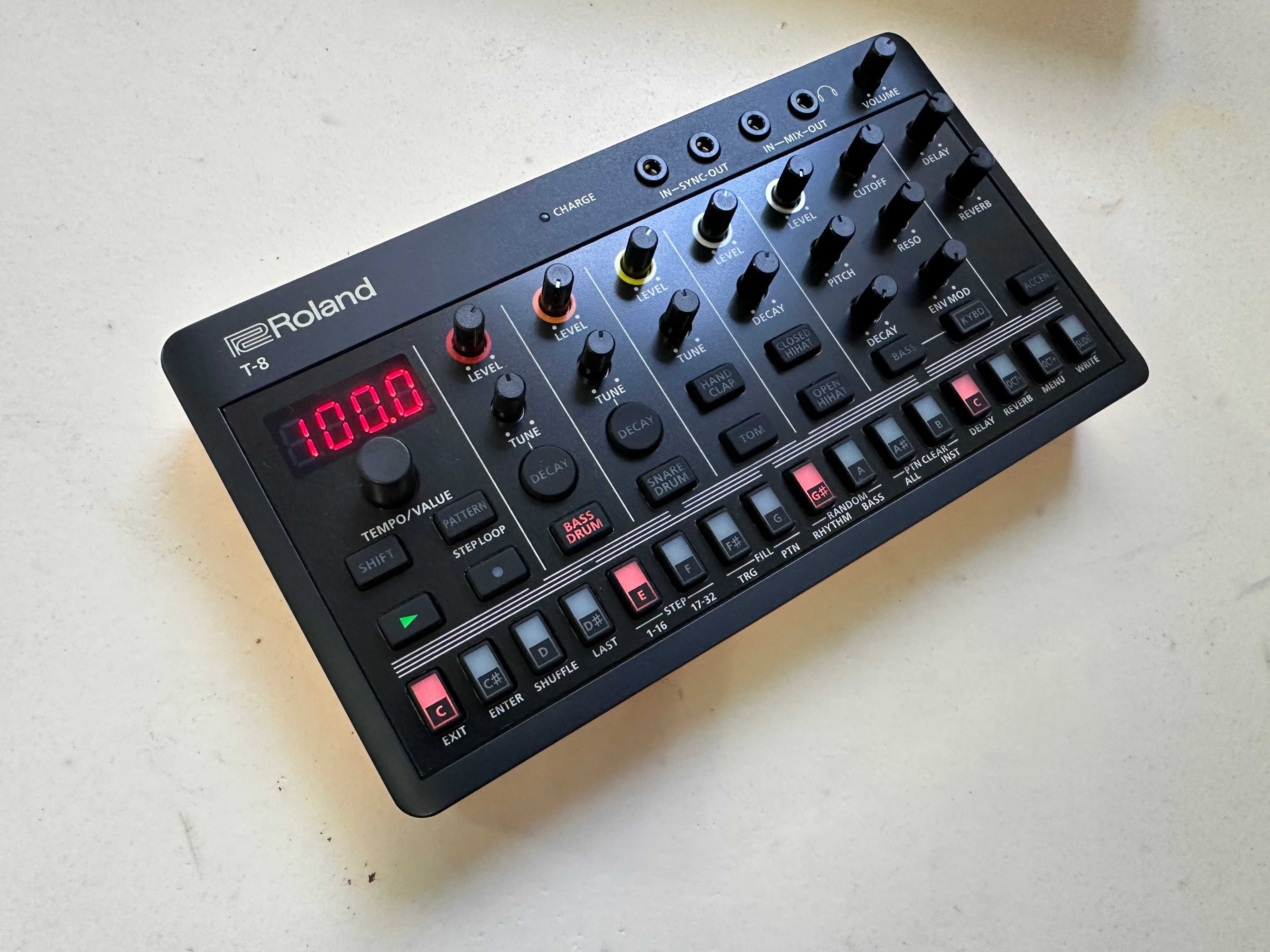 Roland AIRA    T8