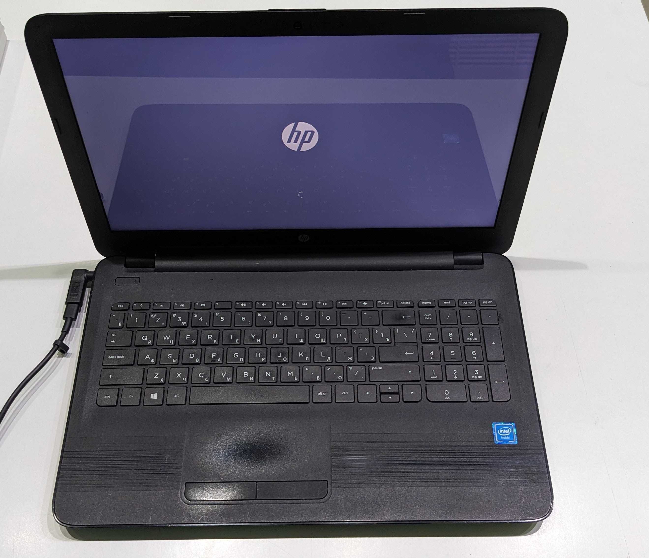 HP Pavilion 15-ay503ur 15.6" Intel/4GB/500GB ноутбук